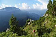 92 Scendiamo sul 102 verso il Passo Baciamorti, mentre ritorna il sole